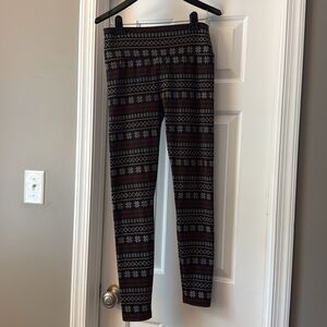 Lou & Grey leggings Size Medium snowflake print